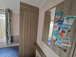 Beautiful 3-bed Caravan at Rockley Park Poole