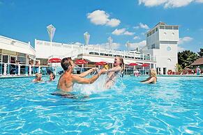 Seaside 8-person Caravan at Rockley Park