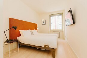 Lady Madonna in Lisboa Ciudad