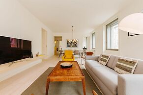 Lady Madonna in Lisboa Ciudad