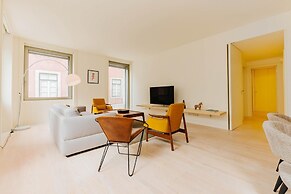 Lady Madonna in Lisboa Ciudad