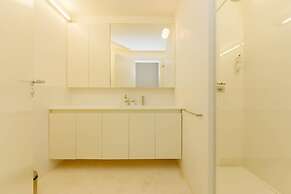 Lady Madonna in Lisboa Ciudad