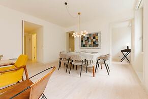 Lady Madonna in Lisboa Ciudad