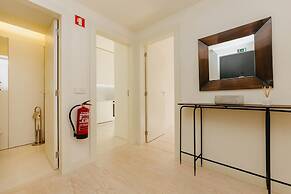 Lady Madonna in Lisboa Ciudad