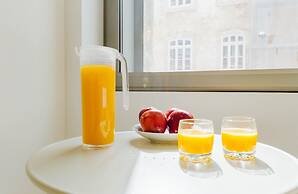 Lady Madonna in Lisboa Ciudad