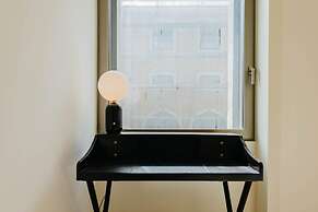 Lady Madonna in Lisboa Ciudad