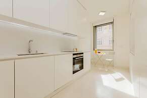 Lady Madonna in Lisboa Ciudad