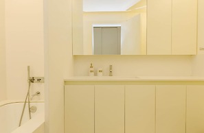 Lady Madonna in Lisboa Ciudad