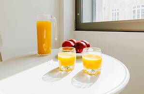 Lady Madonna in Lisboa Ciudad