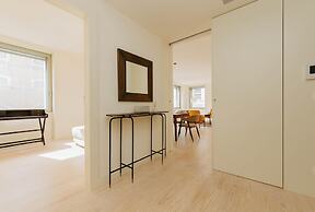 Lady Madonna in Lisboa Ciudad