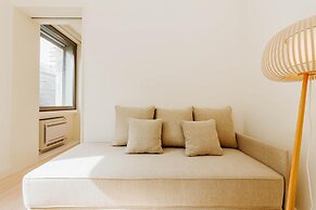 Lady Madonna in Lisboa Ciudad