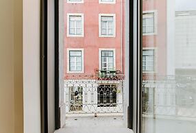 Lady Madonna in Lisboa Ciudad