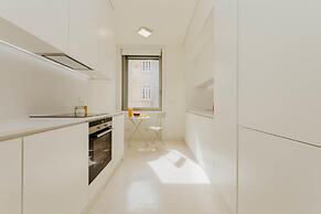 Lady Madonna in Lisboa Ciudad