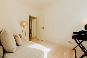 Lady Madonna in Lisboa Ciudad