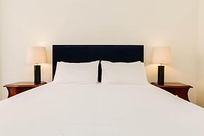 Lady Madonna in Lisboa Ciudad