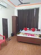 Goroomgo Varanasi Paradise Varanasi