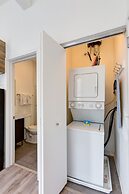 Hot Property Near The Hot West Loop - 747 Lofts Cabin 103 by RedAwning