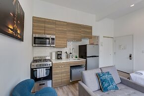 Hot Property Near The Hot West Loop - 747 Lofts Cabin 103 by RedAwning