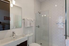 Hot Property Near The Hot West Loop - 747 Lofts Cabin 103 by RedAwning