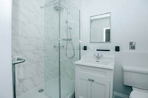 Woodvale Retreat - Sleeps 20