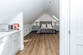 Woodvale Retreat - Sleeps 20