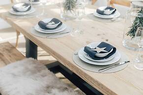 Woodvale Retreat - Sleeps 20