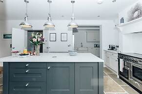 Woodvale Retreat - Sleeps 20