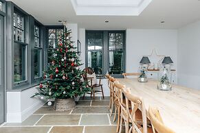 Woodvale Retreat - Sleeps 20