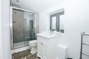 Woodvale Retreat - Sleeps 20