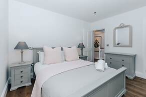 Woodvale Retreat - Sleeps 20