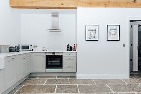 Woodvale Retreat - Sleeps 20