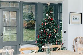 Woodvale Retreat - Sleeps 20