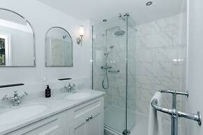 Woodvale Retreat - Sleeps 20