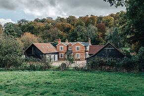 Woodvale Retreat - Sleeps 20