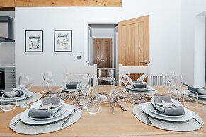 Woodvale Retreat - Sleeps 20