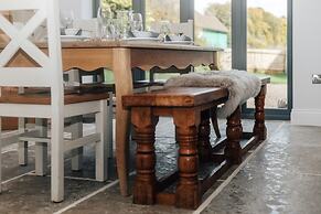 Woodvale Retreat - Sleeps 20