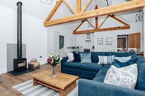 Woodvale Retreat - Sleeps 20