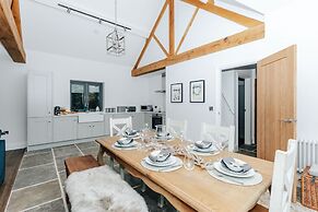 Woodvale Retreat - Sleeps 20