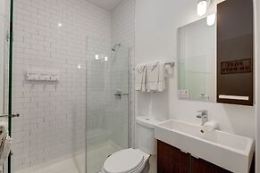 Enjoy A Romantic Chicago Getaway - This Windy City Studio Is Perfect F