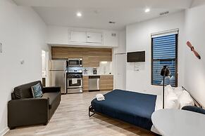Enjoy A Romantic Chicago Getaway - This Windy City Studio Is Perfect F