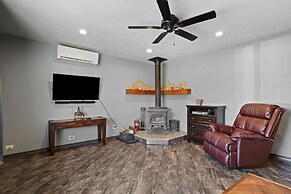 Eastside Acres 3 Bedroom Home by Redawning