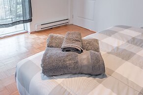 Beautiful 6BR Apt Near Olympic Stadium