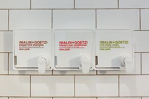 Modern And Cozy Studio - Perfect For A Work Trip Or A Solo Getaway - 7