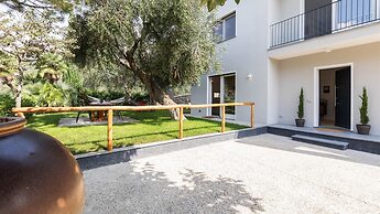 Luxury Apartment in Modern Villa Unit 1