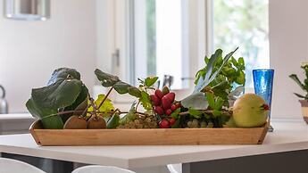 Luxury Apartment in Modern Villa Unit 1