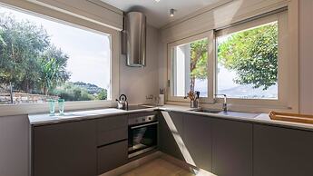 Luxury Apartment in Modern Villa Unit 1