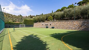 Luxury Apartment in Modern Villa Unit 1