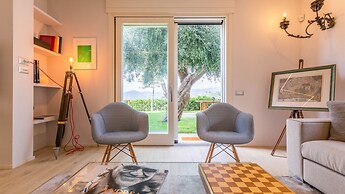 Luxury Apartment in Modern Villa Unit 1