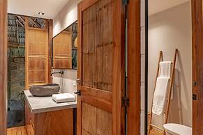 Blue Mist Hotel & Beach Club