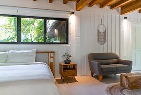 Blue Mist Hotel & Beach Club